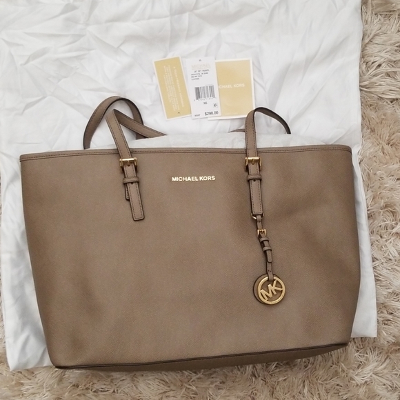 Michael Kors Handbags - Michael Kors Jet Set medium Laptop Tote